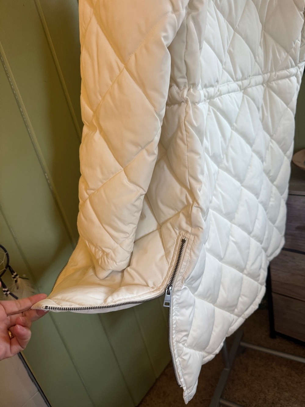 NWOT Levi's Quilted Sherpa-Lined Hooded Puffer - Picture 10 of 12